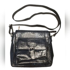 ASHWOOD genuine leather croc-embossed crossbody bag, black